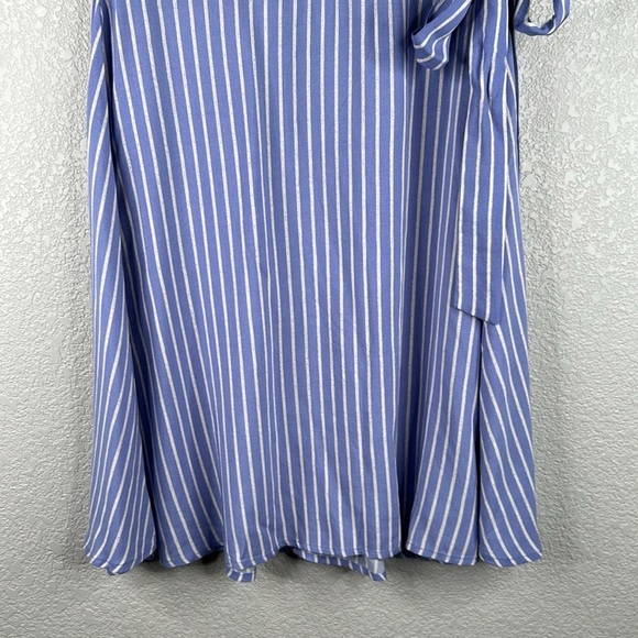 Xhilaration Blue & White Striped Summer Minimalist Faux Wrap Dress Size M New! - Picture 3 of 7